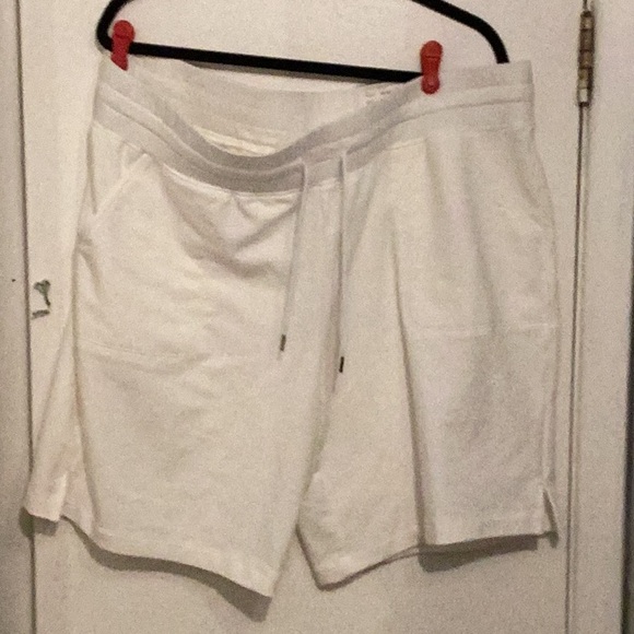 St. John's Bay White Bermuda Shorts Elastic Waist - Picture 12 of 13
